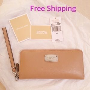 MK Jet Set Travel Leather Wallet/Wristlet